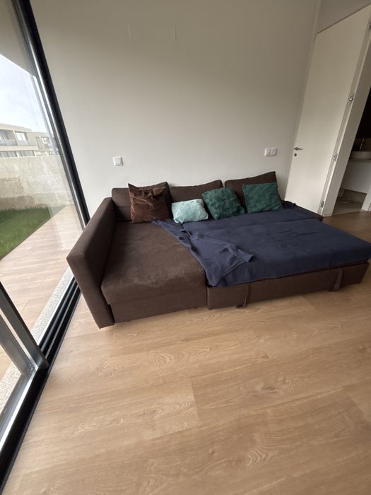 Sofa com chaise long e cama