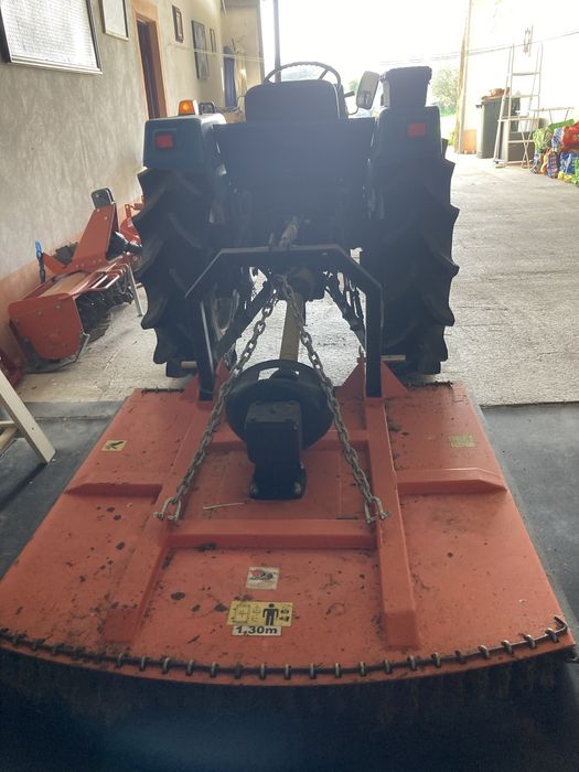 Trator Mitshubishi MT 2501