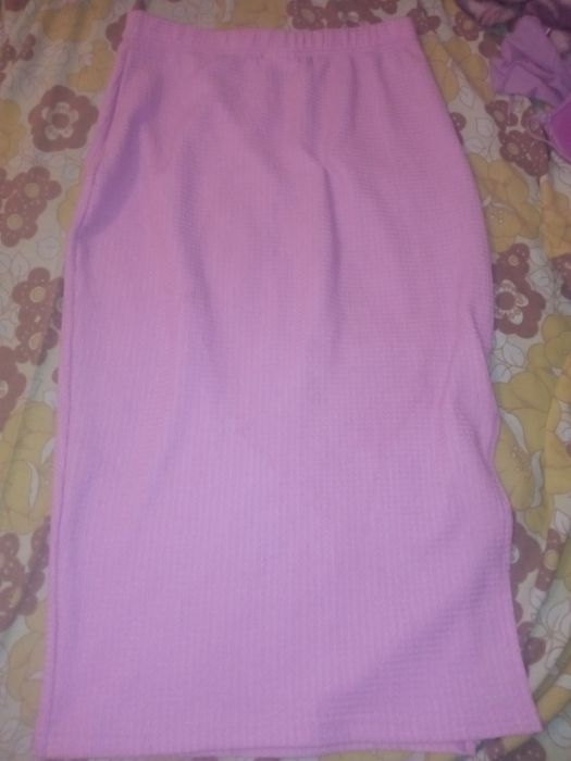 Saia justa com racha de lado
