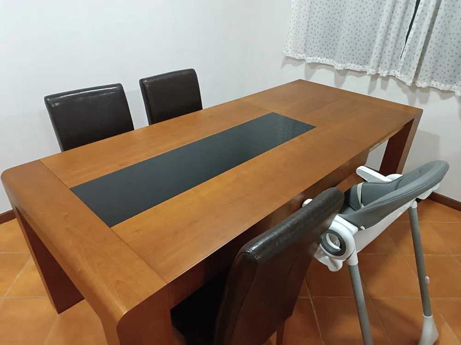 Mesa extensível + 4 cadeiras