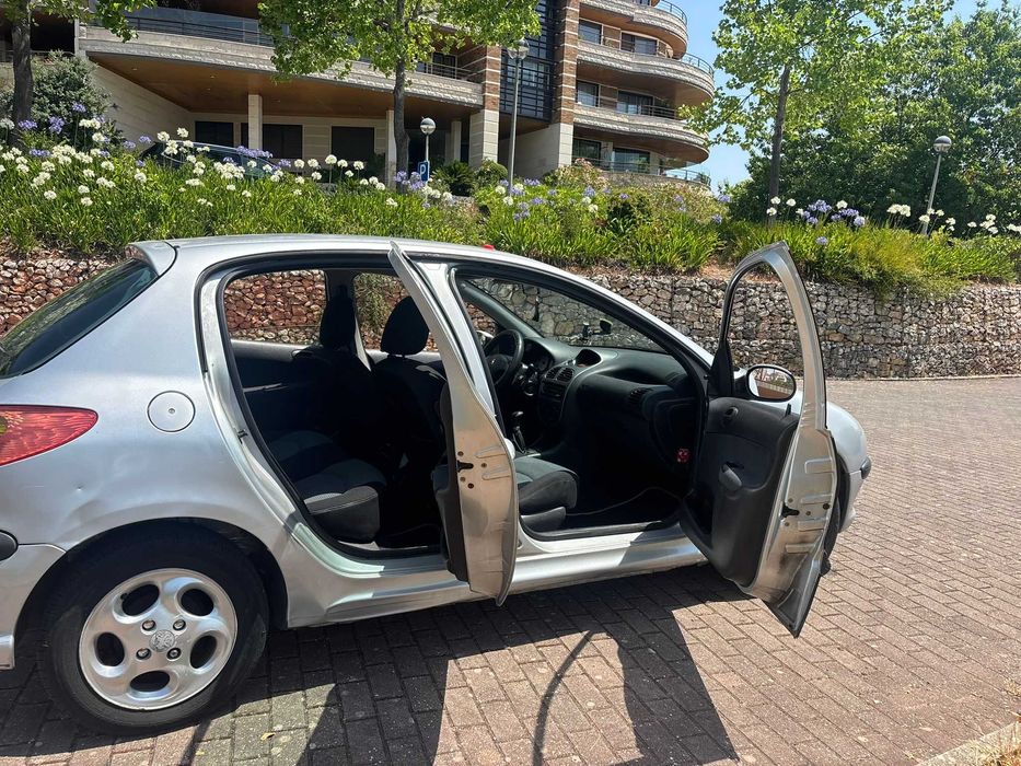 Peugeot 206 1.1 Gasolina — 2004 | 5 Portas