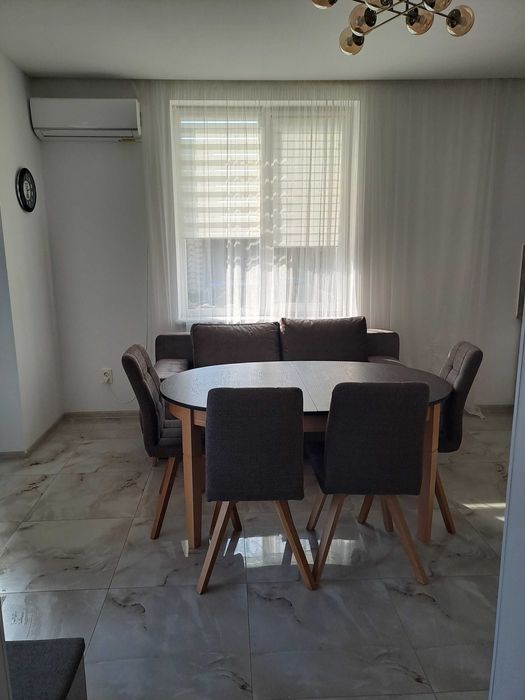 Подобово. Затишний будинок у центрі