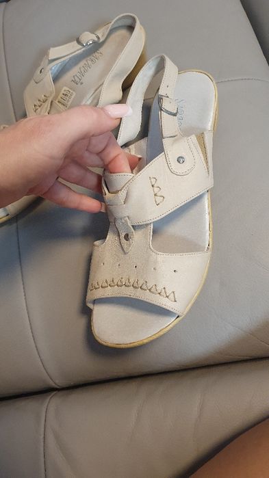 Sandaly ze skory Sarapata 40