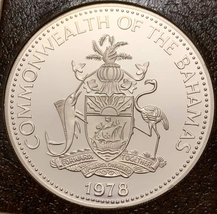 Срібна монета 10 доларів 1978 рік. 5Років незалежності! Вага 45,36 .