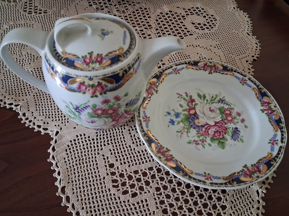 Conjunto de bule + prato Vizavi