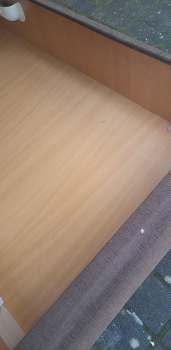 Narożnik z funkcją spania i pojemnikiem na pościel