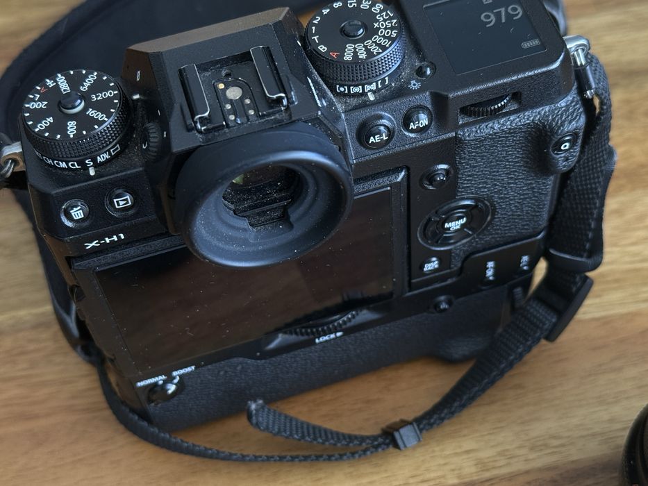Fujifilm X-H1 + Grip + Fujinon 16mm f2.8 + 35mm f2 (Kit Profissional)