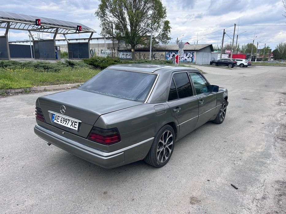 Mercedes-Benz W124 300e