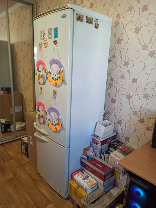 Продам холодильник Атлант МХМ 1734-01,требуется заправка фреоном.