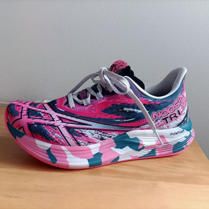 Tênis ASICS Nossa Tri 15 tamanho 39