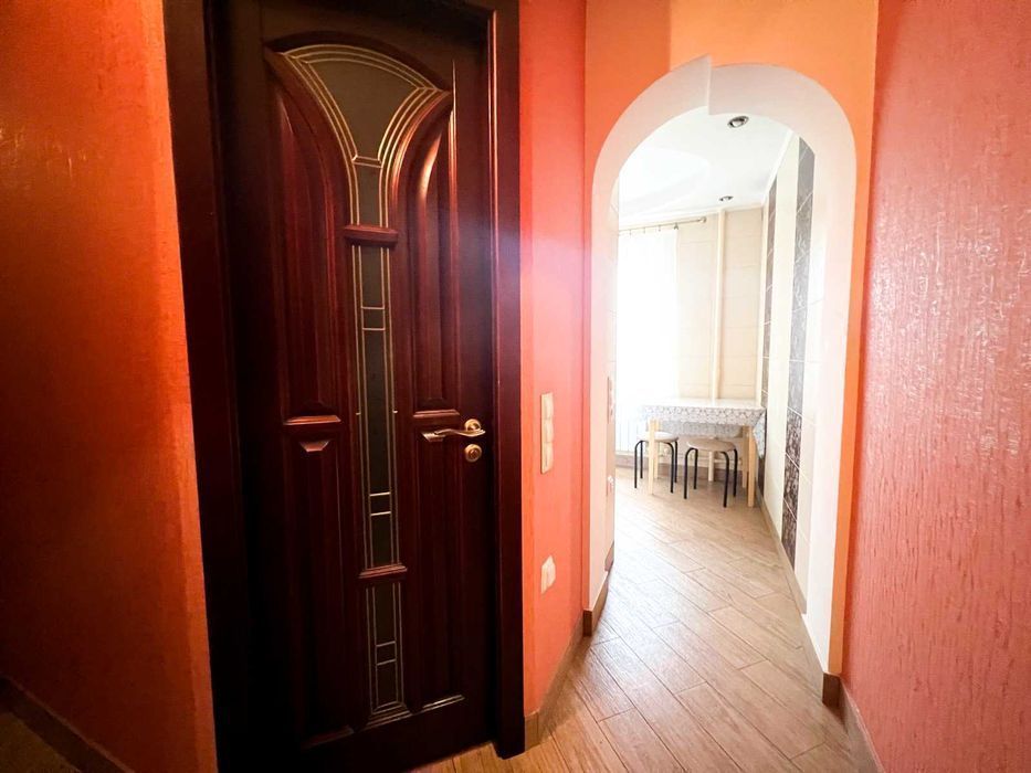 Бульвар Лесі Українки 28, 1к, метро Печерська 3 хв, подобово/погодинно