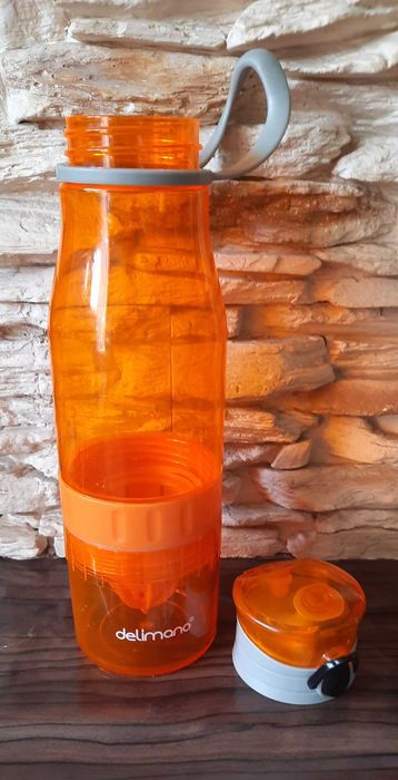 Bidon, butelka na napój z wyciskarką poj. 700 ml. Delimano