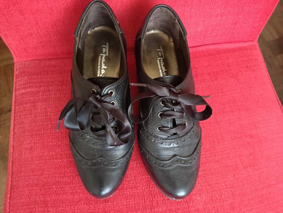 Sapato em pele preto Tapadas nº35 com fita de cetim