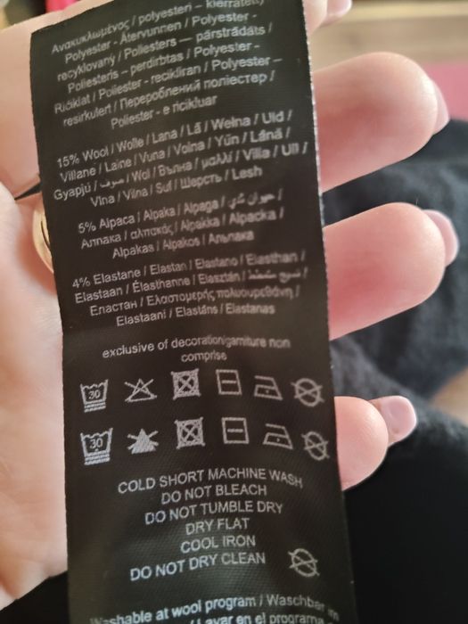 Swetr długi czarny golf wełniany używany. .