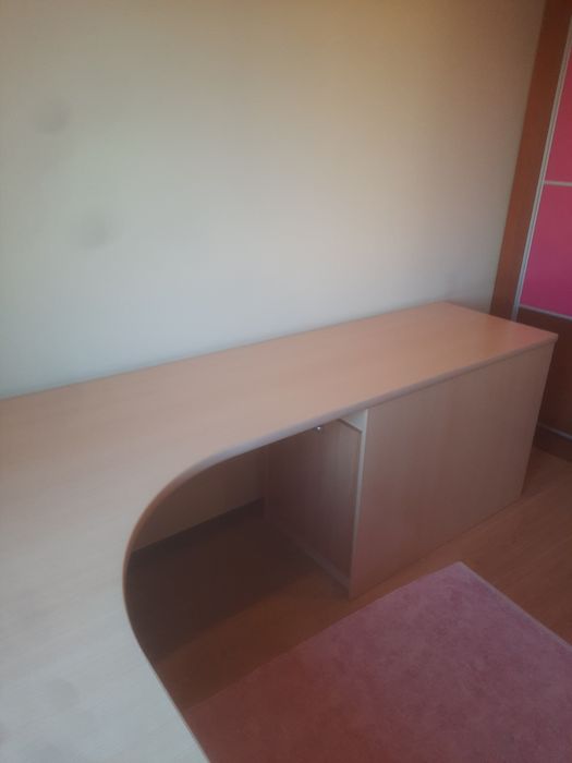 Secretária com sapateira