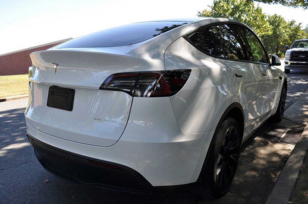 Tesla Model Y Long Range      2023