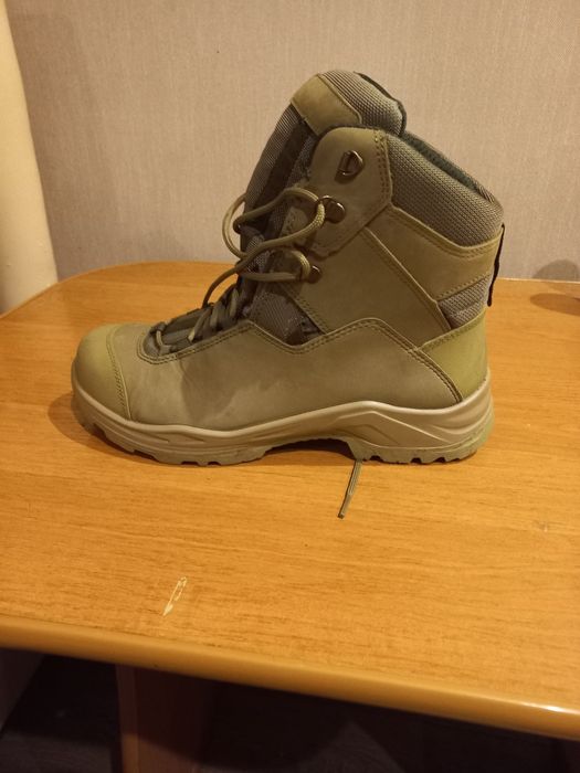 Продам нові  берци. Розмір 44