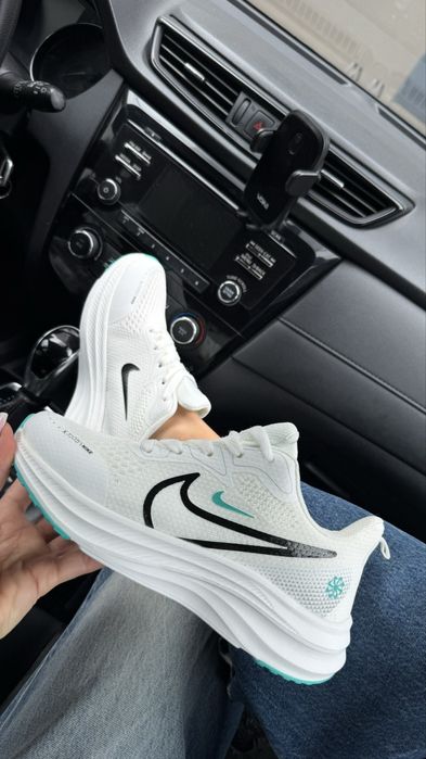 Кросівки жіночі Nike ,сумка Marc Jacobs The Snapshot