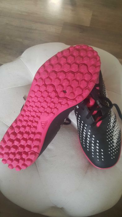 Czarno różowe buty piłkarskie/ Adidas Predator, rozmiar 36