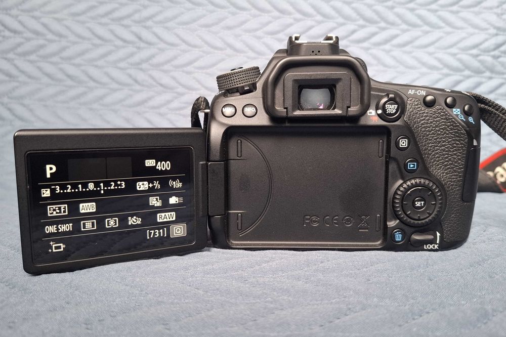 Canon EOS 80D + Objetiva Canon EF-S 18-200mm f/3.5-5.6 IS (como novas)