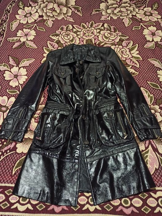 Кожаный плащ лаковый