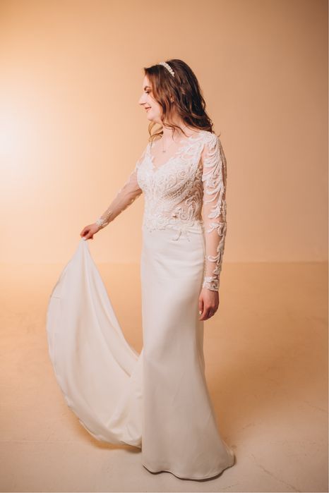 Продам елегантне фабричне весільне плаття (діадема і фата у подарунок)