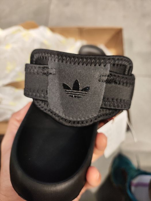 Adidas Adifom Adilette J preta
