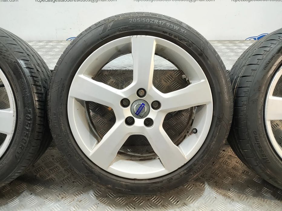 - Conjunto de jantes 17 originais Volvo S40 Mk2 Facelift R-design 7J