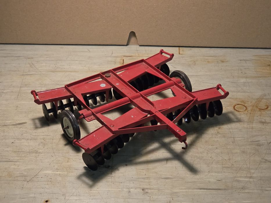 Model brony international Ertl 1:16