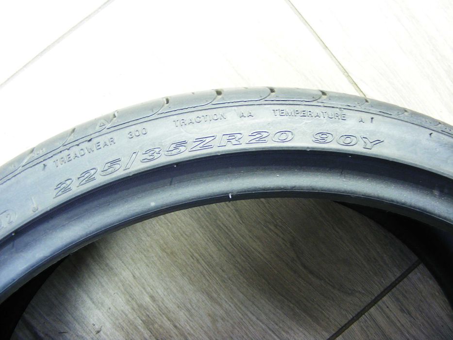 Літня гума 225/35/20 -4 шт.Nexen NFera SU1.