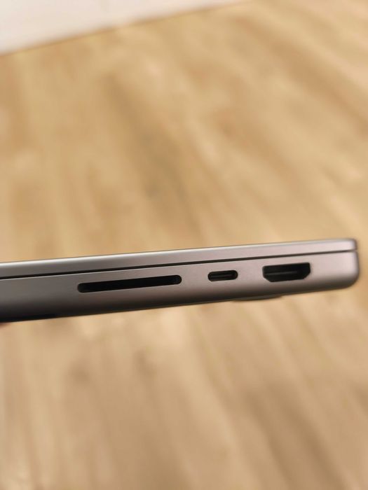 Macbook Pro 14" 16GB