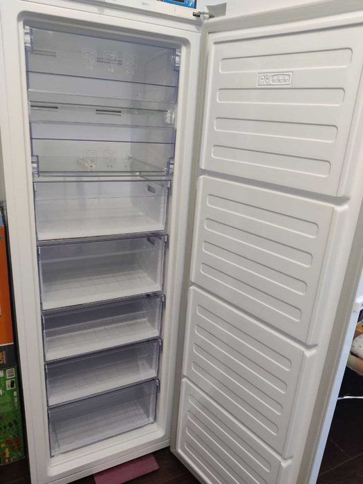 Морозильна камера Beko RFNE290L21W