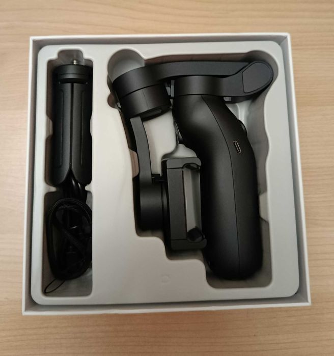 Gimbal 3-AXIS BLOW BG700 + mikrofon Saramonic
