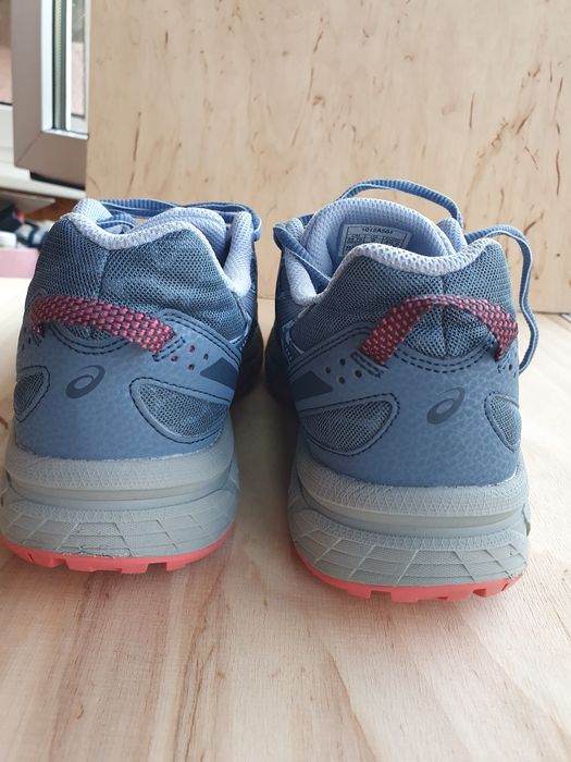 Жіночі бігові кросівки  Asics Womens Gel Venture 6 р.40,5