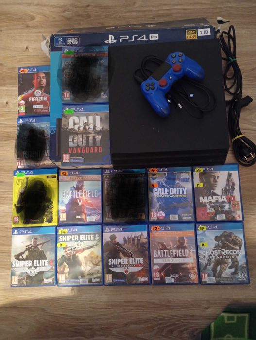 Konsola PS4 plus gry