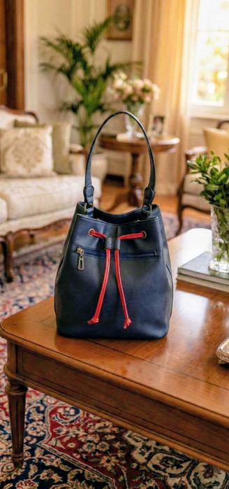 Bolsa Bucket Branca com Corações Vermelhos Estilo Cute & Chic