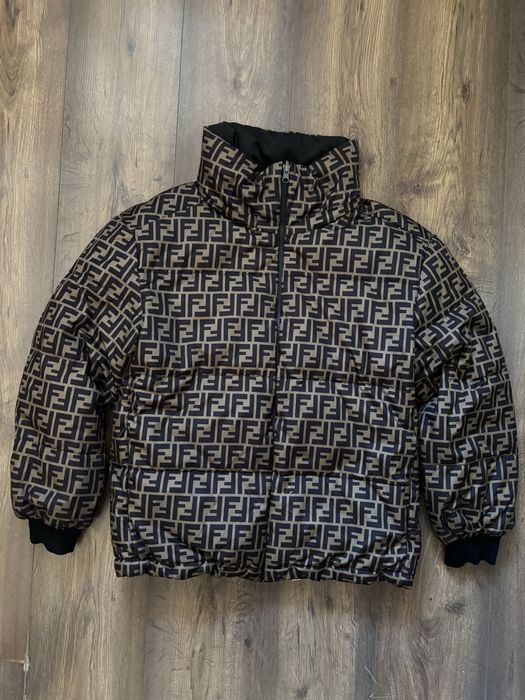 Пуховик Fendi Оригінал ( кофта, куртка, сумочка, плаття )