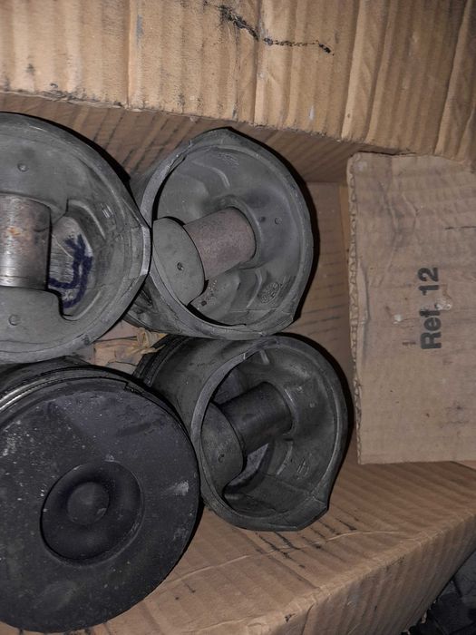 Vendo pistons e bielas ford transit 2.5 bico de pato