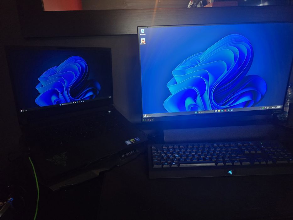 Portatil Gygabite Aorus 15 9KF + Monitor 27"