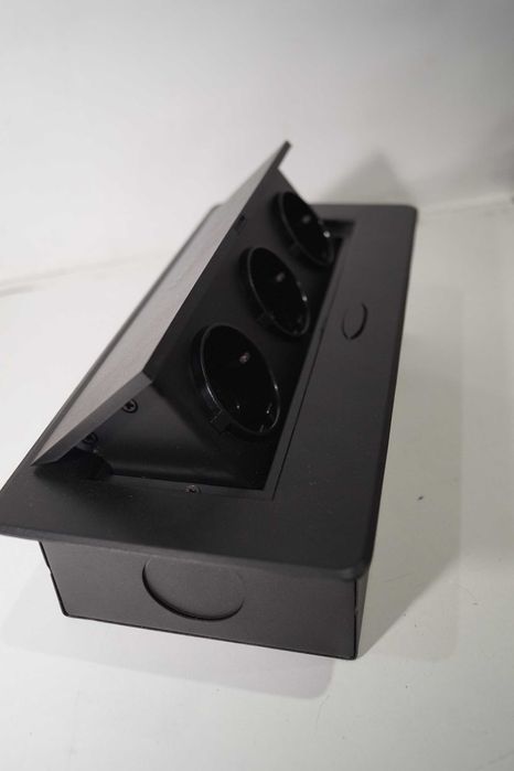 Potrójne gniazdo meblowe wpuszczane w blat gniazdo blatowe blackpoolal