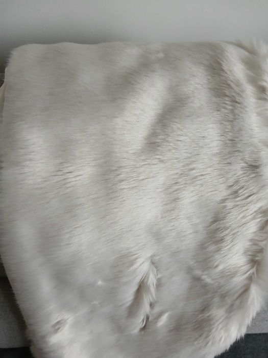 Etola biała ze sztucznego futerka ELLEN REYES