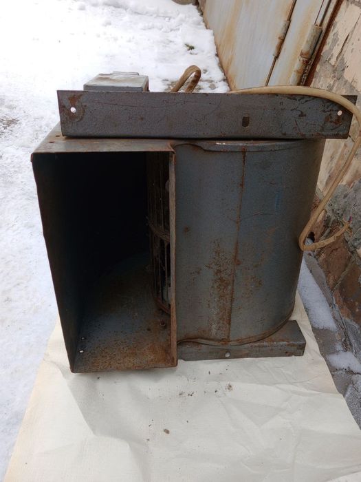 Вытяжка Улитка СССР 220в 350ват 1200 оборотов.