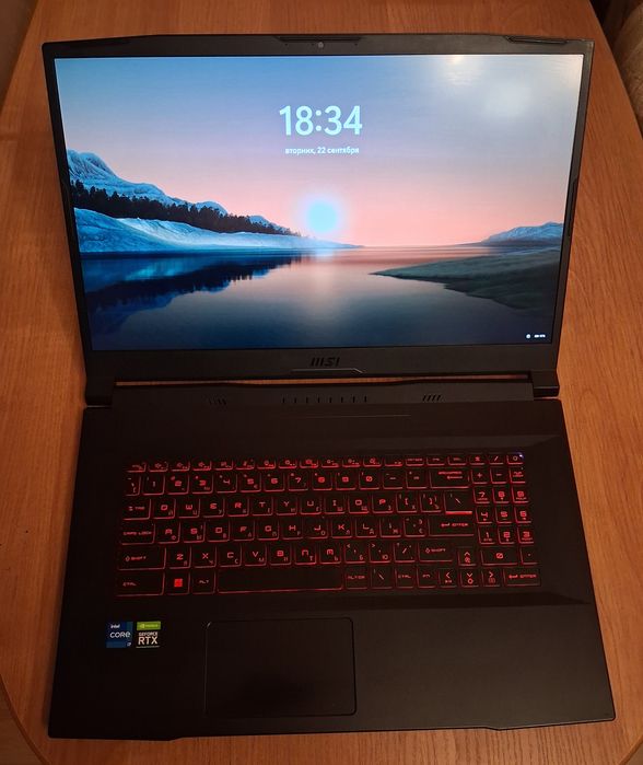 MSI Katana GF76 11UD / Intel Core i7-11800H / 32 GB DDR4 / 1 TB SSD / 17.3" FHD / NVIDIA® GeForce RTX™ 3050Ti