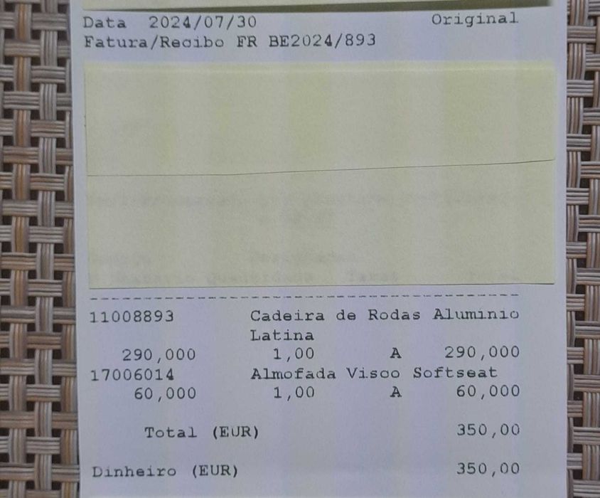 Cadeira de rodas (usada 6 dias) e almofada