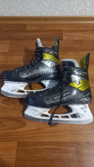 Хоккейная защита, коньки, клюшка / Хокейний захист, ковзани, ключка