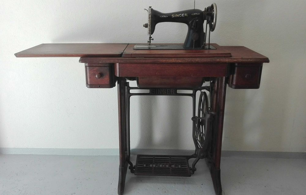 Máquina de Costura Singer