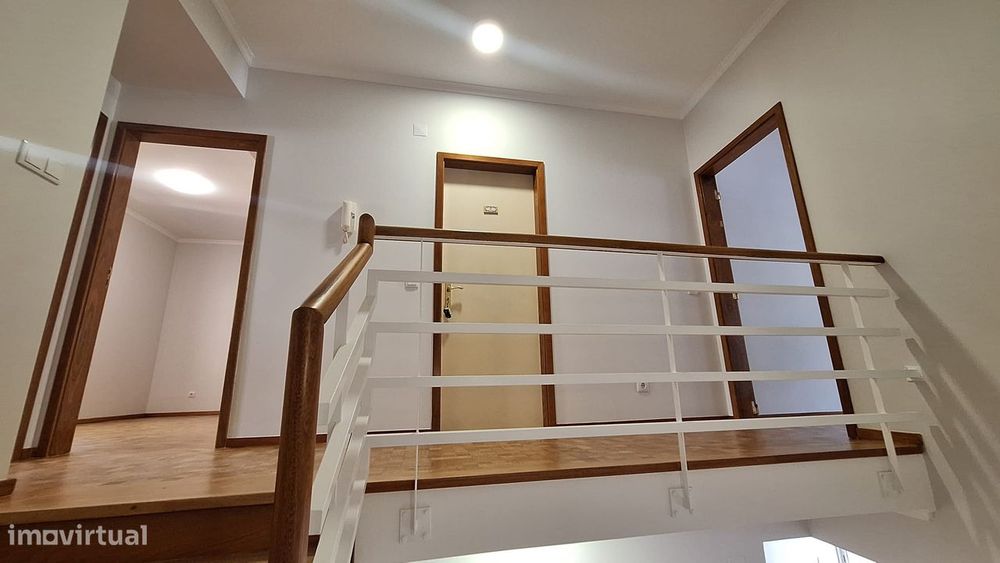 Apartamento T3 Duplex Renovado com Garagem | Ribeira Brava, Madeira