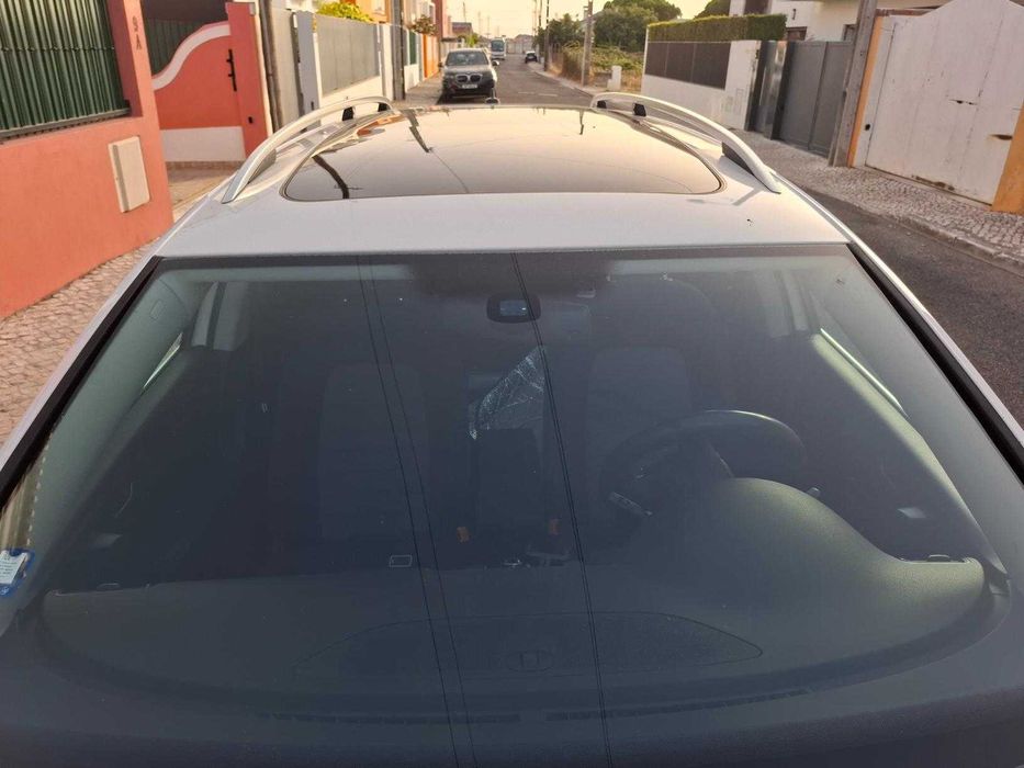 VW Passat variant 1.6 TDI Teto panorâmico /bola reboque electrica. Revisão substiuido- embraiagem/pneus/discos/kit injetores