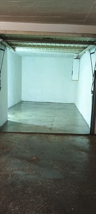 Garagem Box Fechada em Rio de Mouro