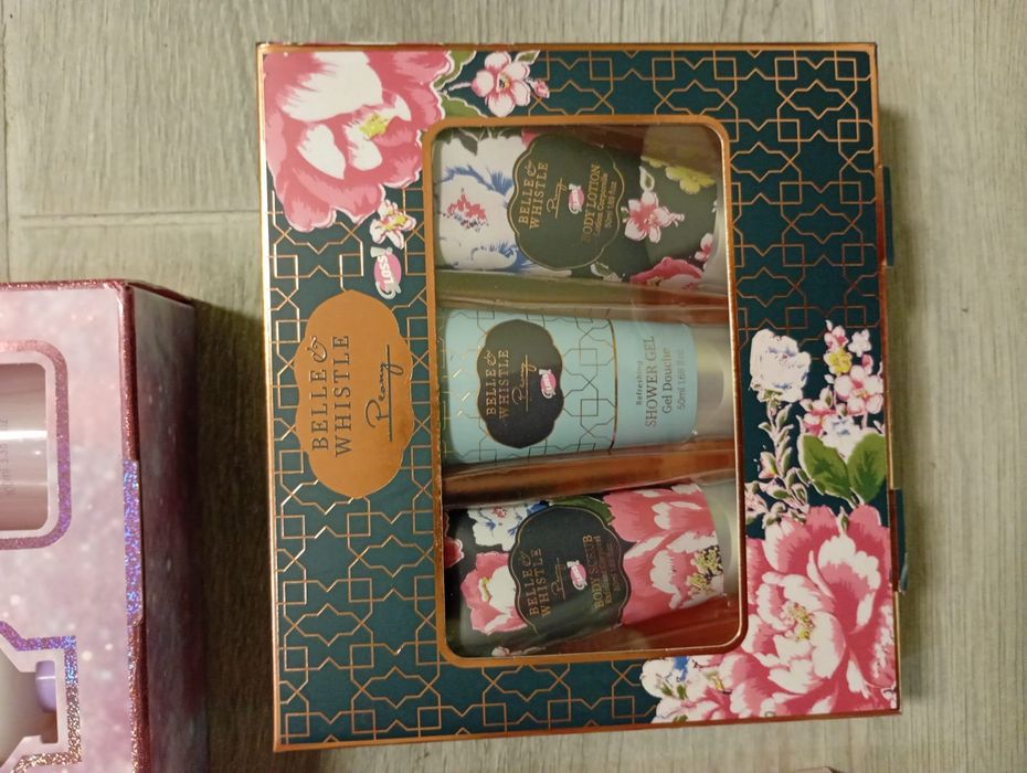 3 coffret cosméticos marca  Gloss , selados